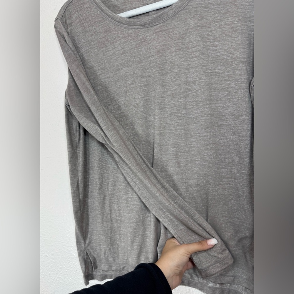 Athleta Shimmer Long Sleeve Lightweight Stretchy Shirt Women’s Size Medium - Picture 4 of 13